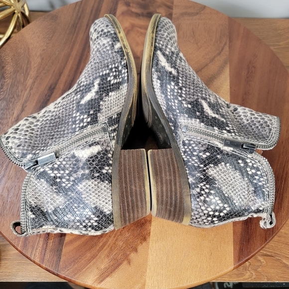 Lucky Brand Snakeskin Print Leather Bartalino zipper ankle boots Size 7.5 - Picture 8 of 17